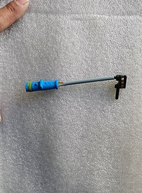 适用奔驰c级 E级s级c200e300Ls320e200前后刹车片报警线