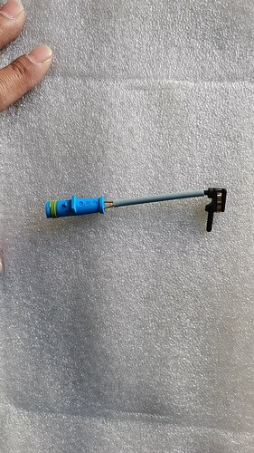 适用奔驰c级 E级s级c200e300Ls320e200前后刹车片报警线