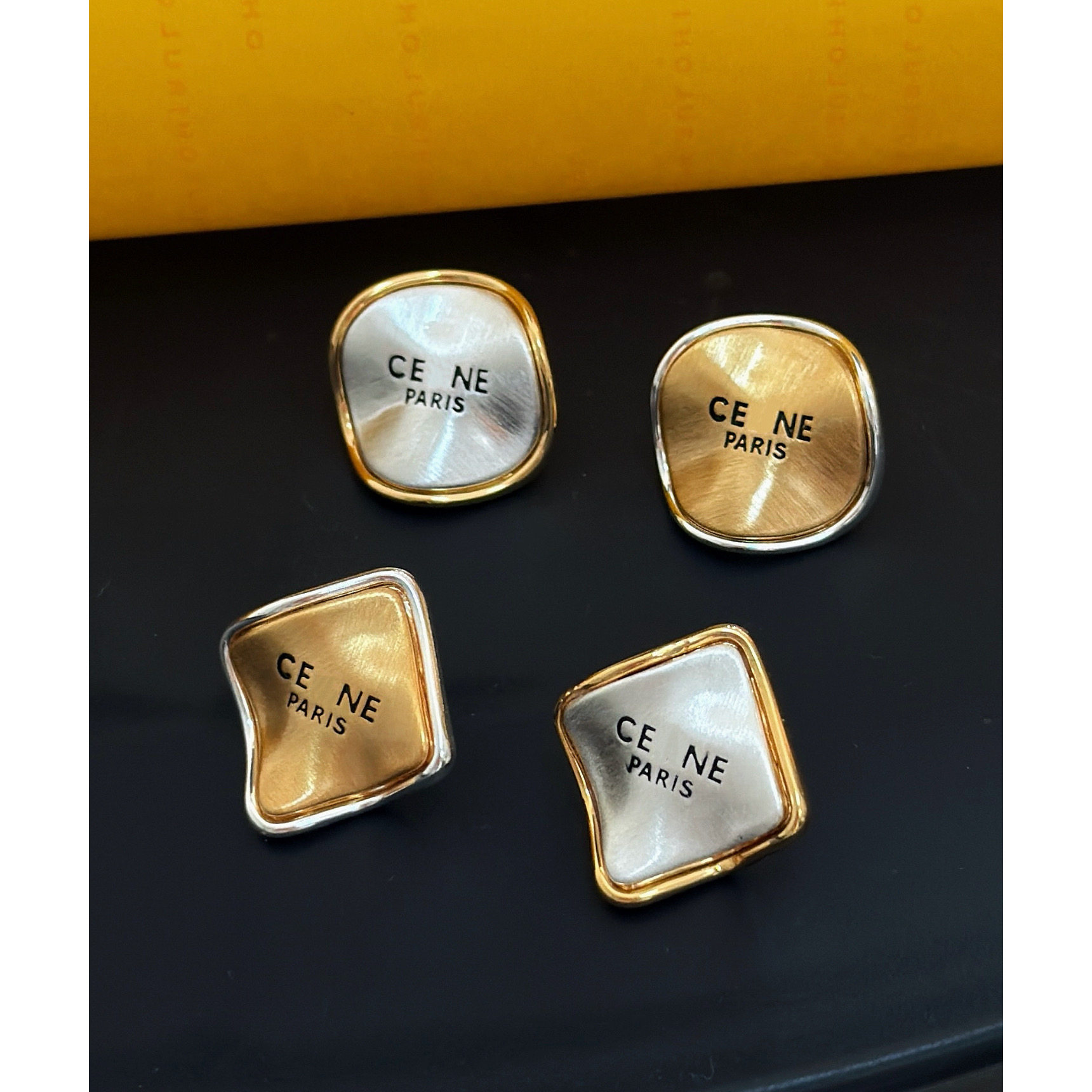 925银针CE金属撞色拉丝质感不规则几何耳钉搭配黑色字母时髦耳环,饰品/流行首饰/时尚饰品新,耳钉,淘宝优惠券,粉丝福利购,淘宝优惠卷