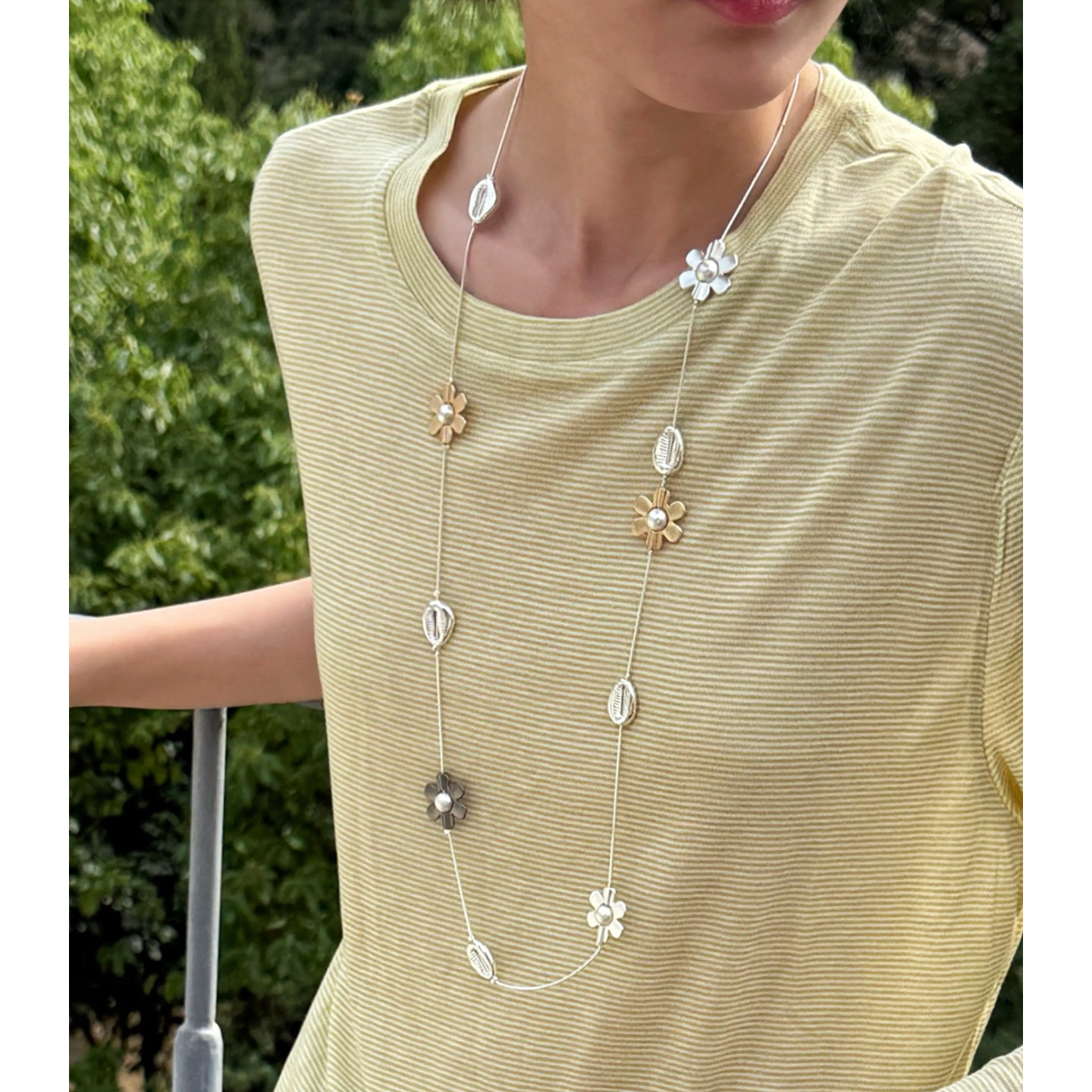 2025年夏季新款时髦金属花朵撞色拼接长款多种戴法项链