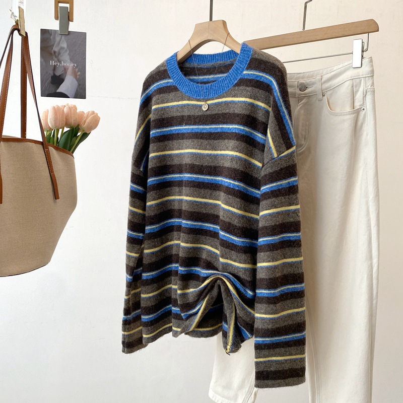 小驼绒拼色条纹圆领针织衫