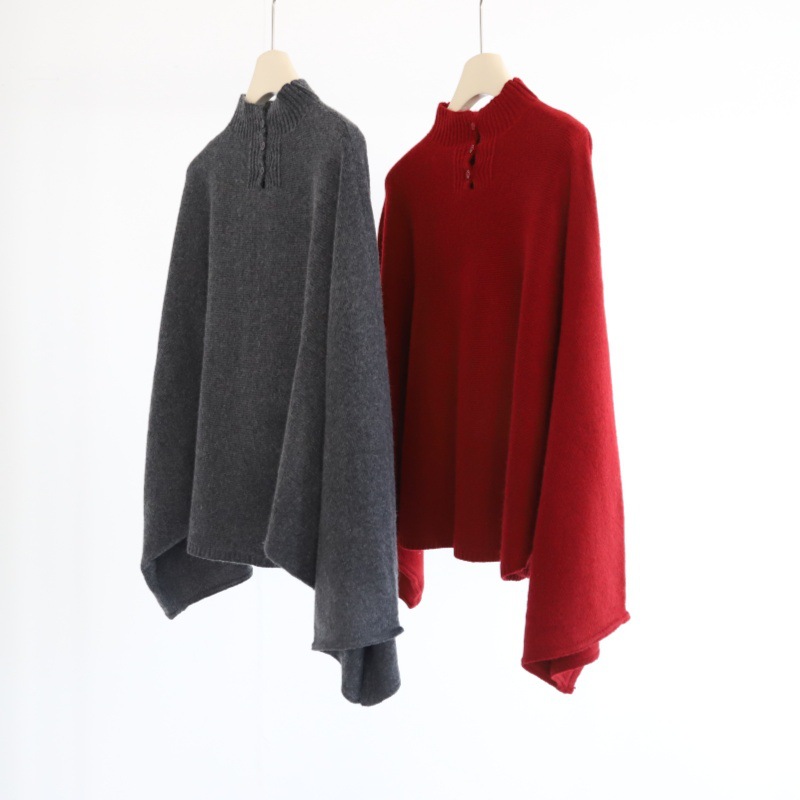 半高领镂空扣蝙蝠袖羊毛针织衫