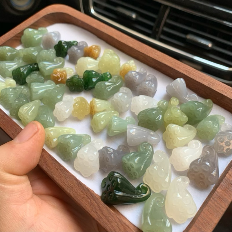 天然和田玉莲蓬吊坠手工雕刻白玉糖玉烟紫随形莲蓬头小挂坠diy