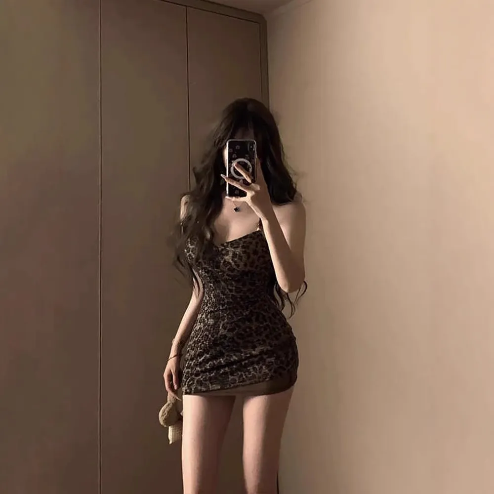 5638辣妹豹纹挂脖吊带连衣裙女小个子修身露背短裙收腰包臀短裙子