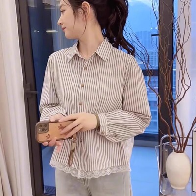 亦言蕾丝花边拼接长袖衬衫