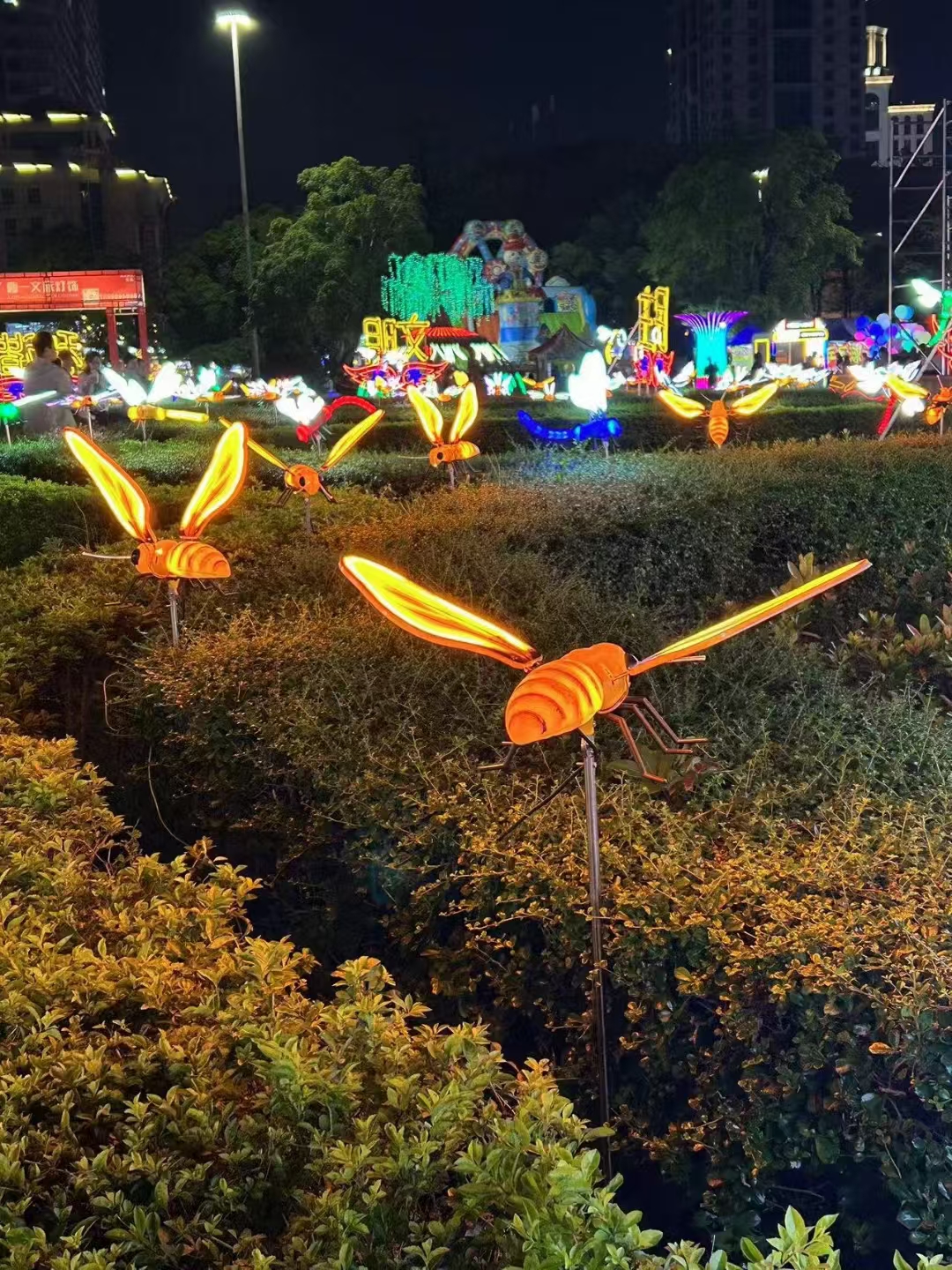 户外蝴蝶灯动态昆虫防水仿真装饰草坪灯亮化工程新年园林景观树灯