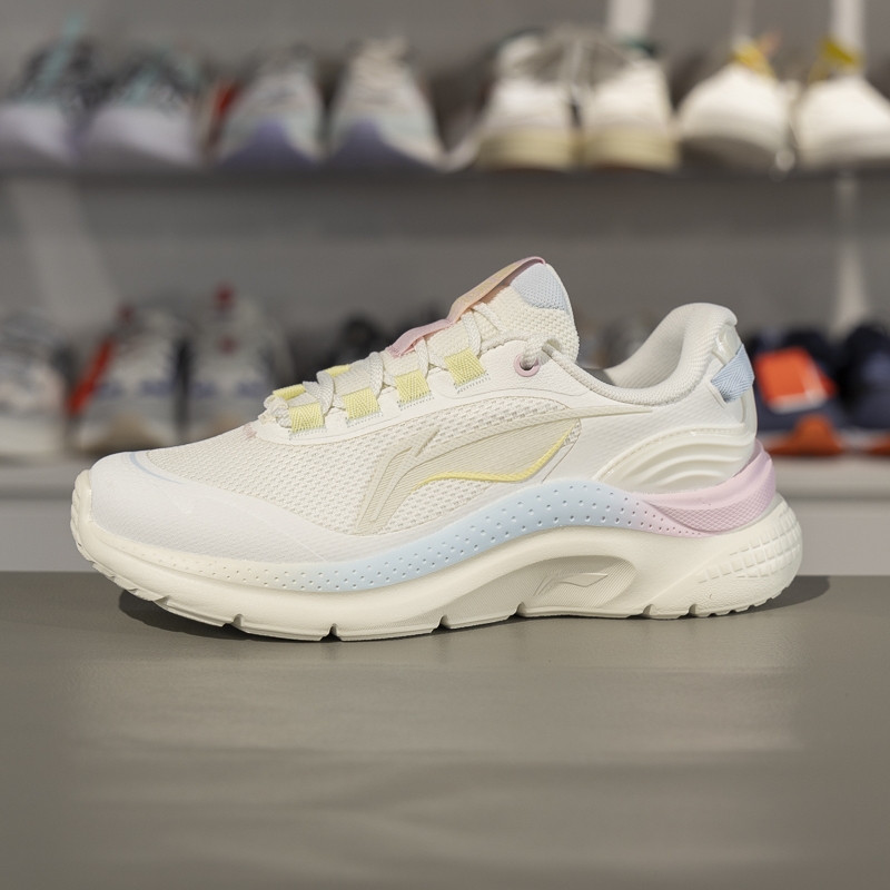 李宁女子休闲慢跑鞋减震回弹