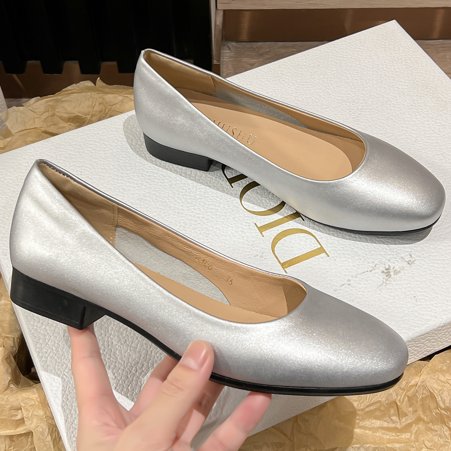 麦舒舒通勤银色单鞋女士软底皮鞋