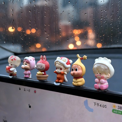 泡泡玛特车载摆件2026新年系列萌粒屏幕趴趴小摆件汽车车内装饰品