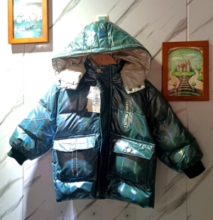 儿童加厚保暖外套2025冬季新款男童纯色防水拼接羽绒服（100码）