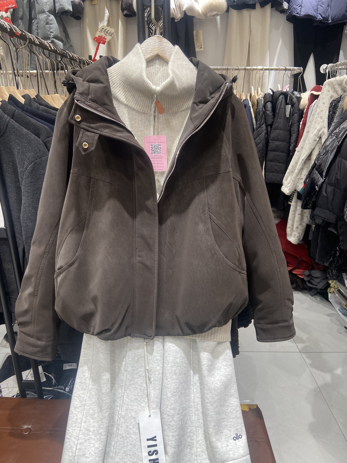 依时尚1816新款休闲短款连帽外套潮连帽夹克外套羽绒服免洗皮羽绒
