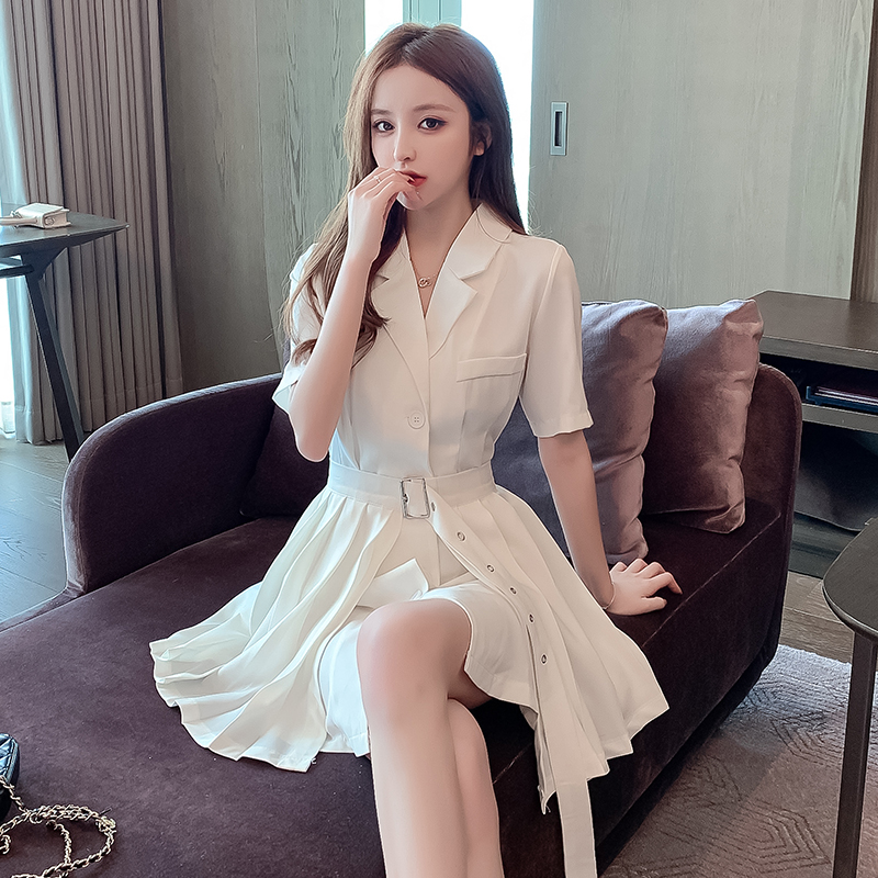 It can be made of salt and sweet suits, design, pleated skirts, sweet cool wind, fashionable and thin, two sets of summer girls.