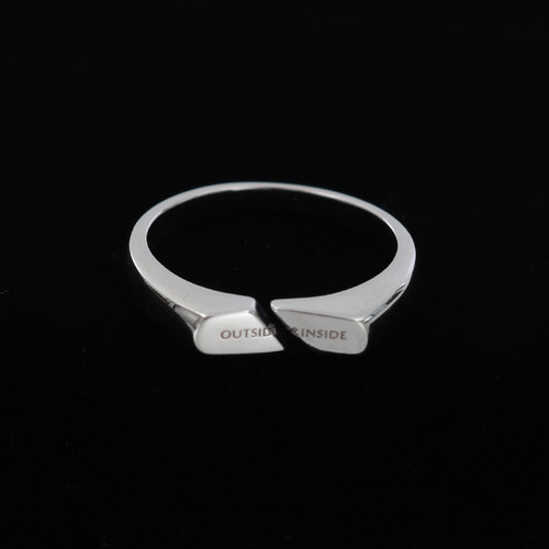 “FLAW零落系列”斜切错位银戒指