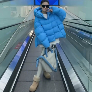 90白鹅绒蓝色泡芙连帽羽绒服2025冬新款保暖加厚显瘦时尚面包服女