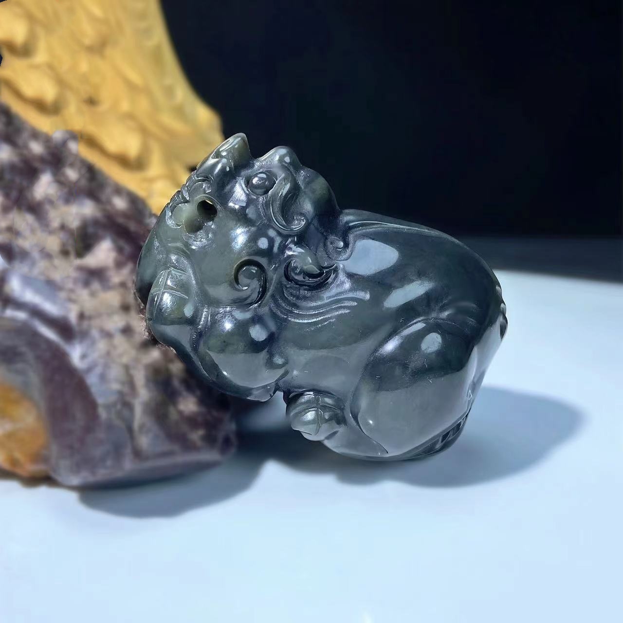 新疆和田玉墨玉籽料青花立体精雕貔貅吊坠挂件挂件聚墨男女保真