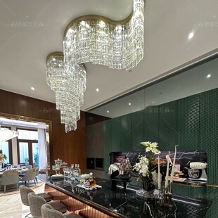 复式公寓loft跃层客厅旋转楼梯水晶吊灯现代简约异形楼梯灯长吊灯