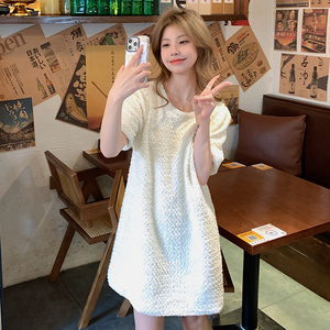 法式浪漫镂空泡泡袖连衣裙女2025夏季新款高级感宽松小个子a字裙,春季丝巾搭配衣物图片
