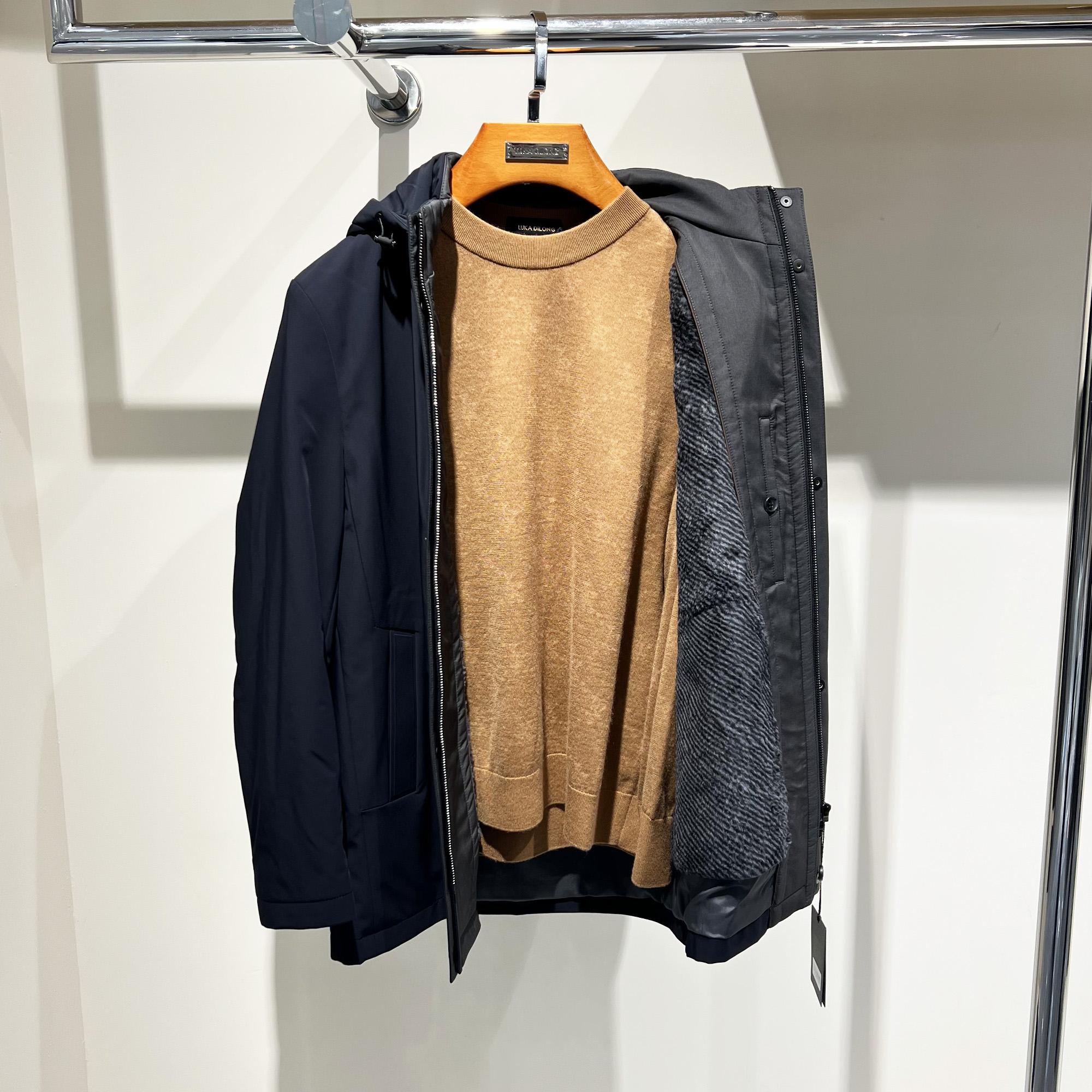 白鹅绒轻便保暖羽绒服