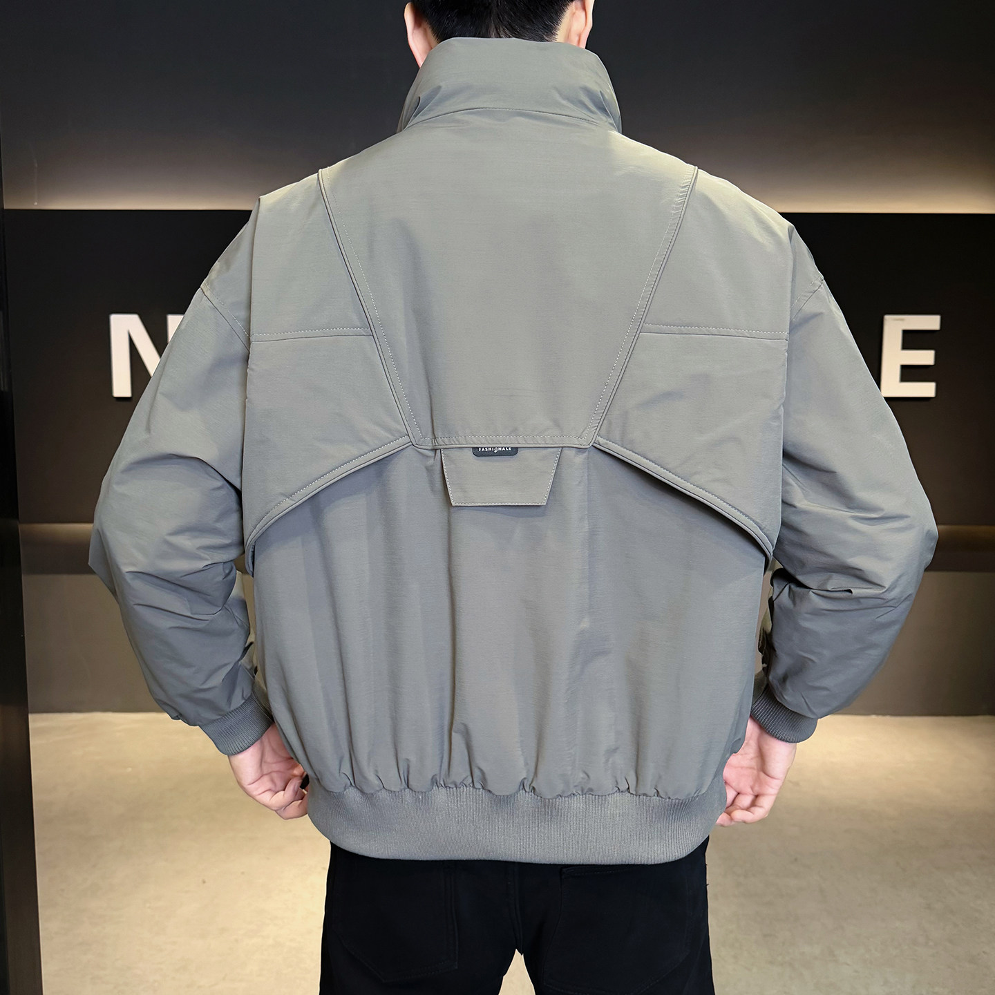 2025年冬男微宽松立领标90工装式羽绒服A230-95710-P220(控320),男装羽绒服,电商A230