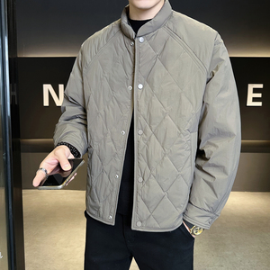 2025冬男宽松圆领菱形格标90轻薄羽绒服A230-8605-P218(控299)图片