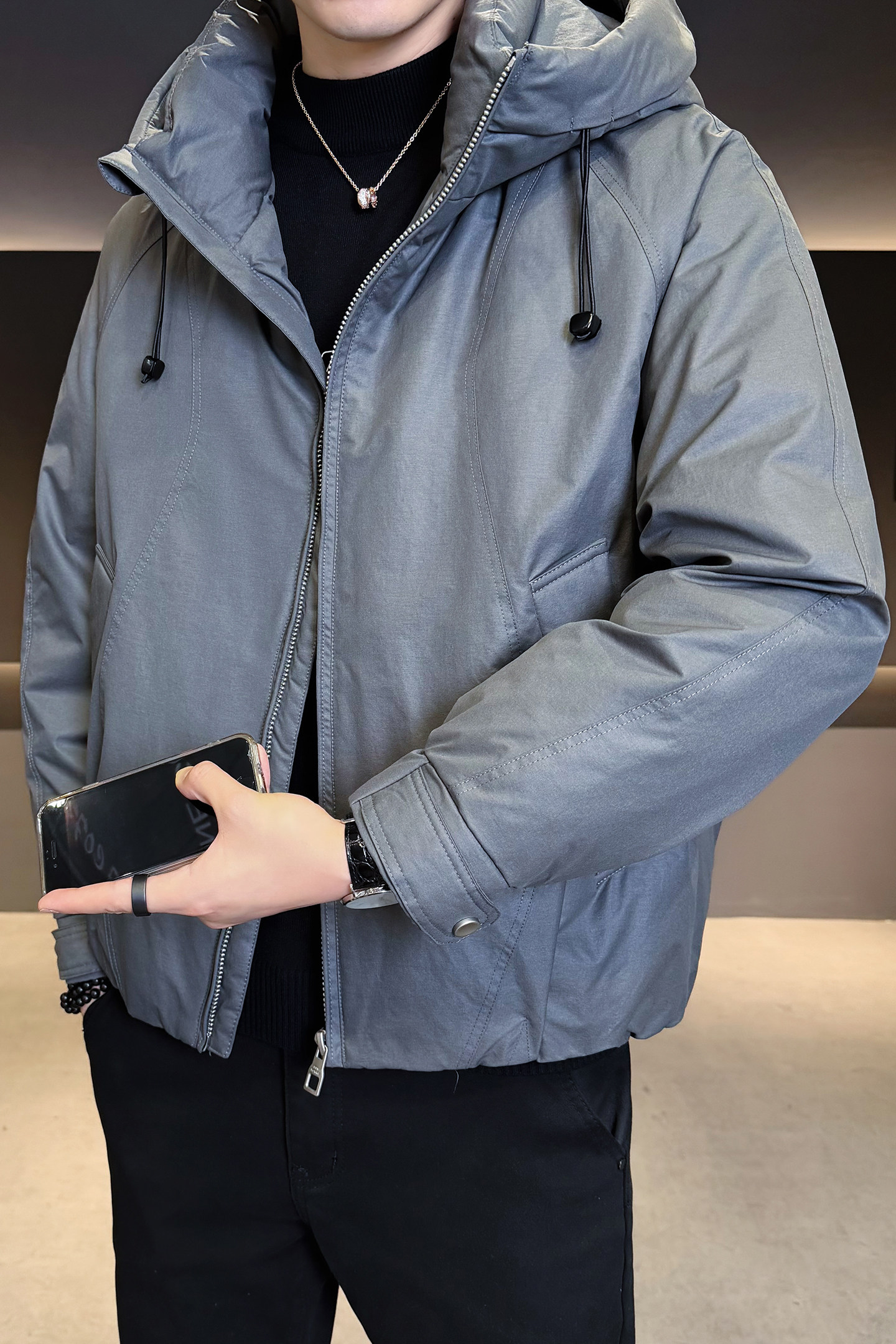 2025年冬男微宽松连帽类皮布标50羽绒服A230-0521-P218(控328),男装羽绒服,电商A230