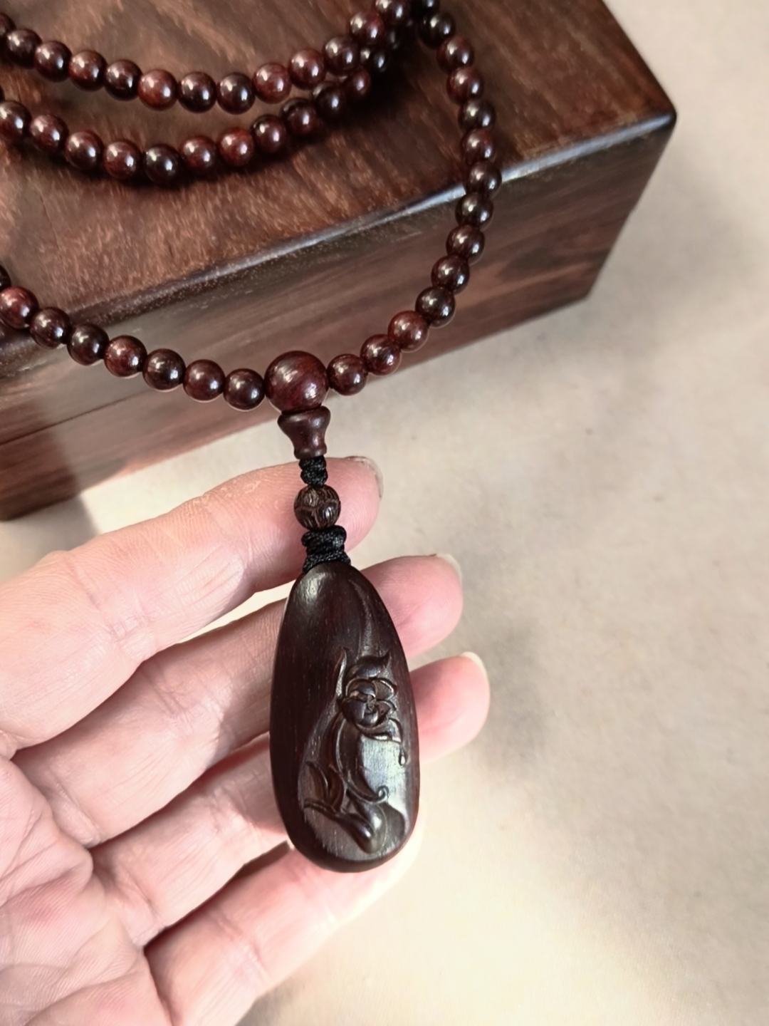 天然小叶紫檀木雕手捻莲花项链吊坠男女毛衣链民族风搭配棉麻衣服