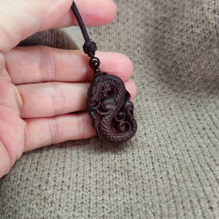 印度小叶紫檀木小龙牌吊坠男女木质项链毛衣链双面雕车挂饰