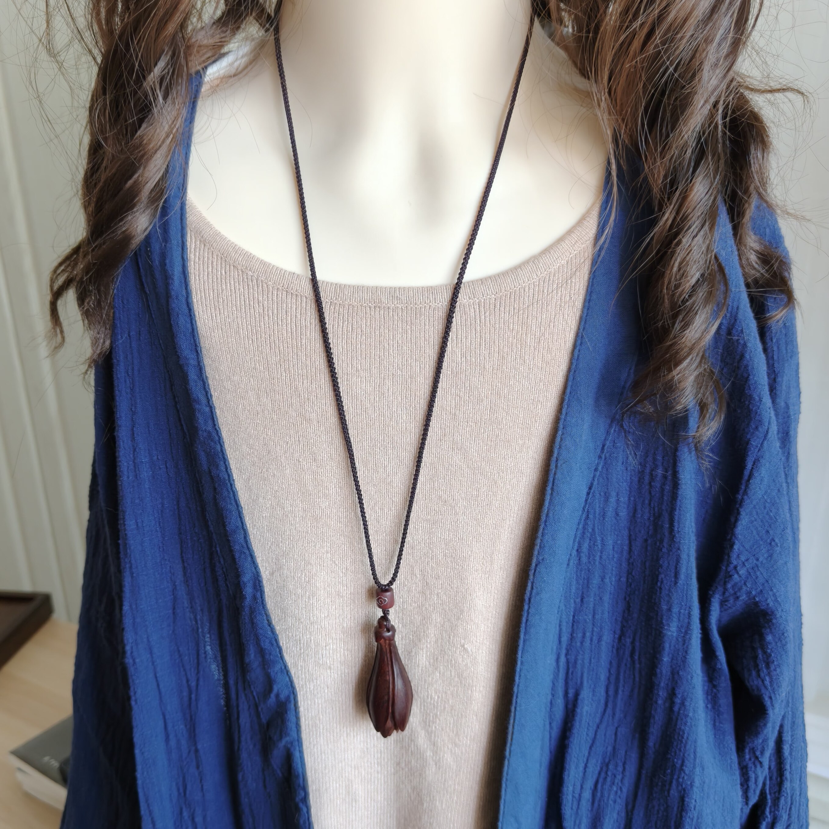 小叶紫檀木玉兰花木质吊坠毛衣链项链女款送女友爱人闺蜜妈妈礼物