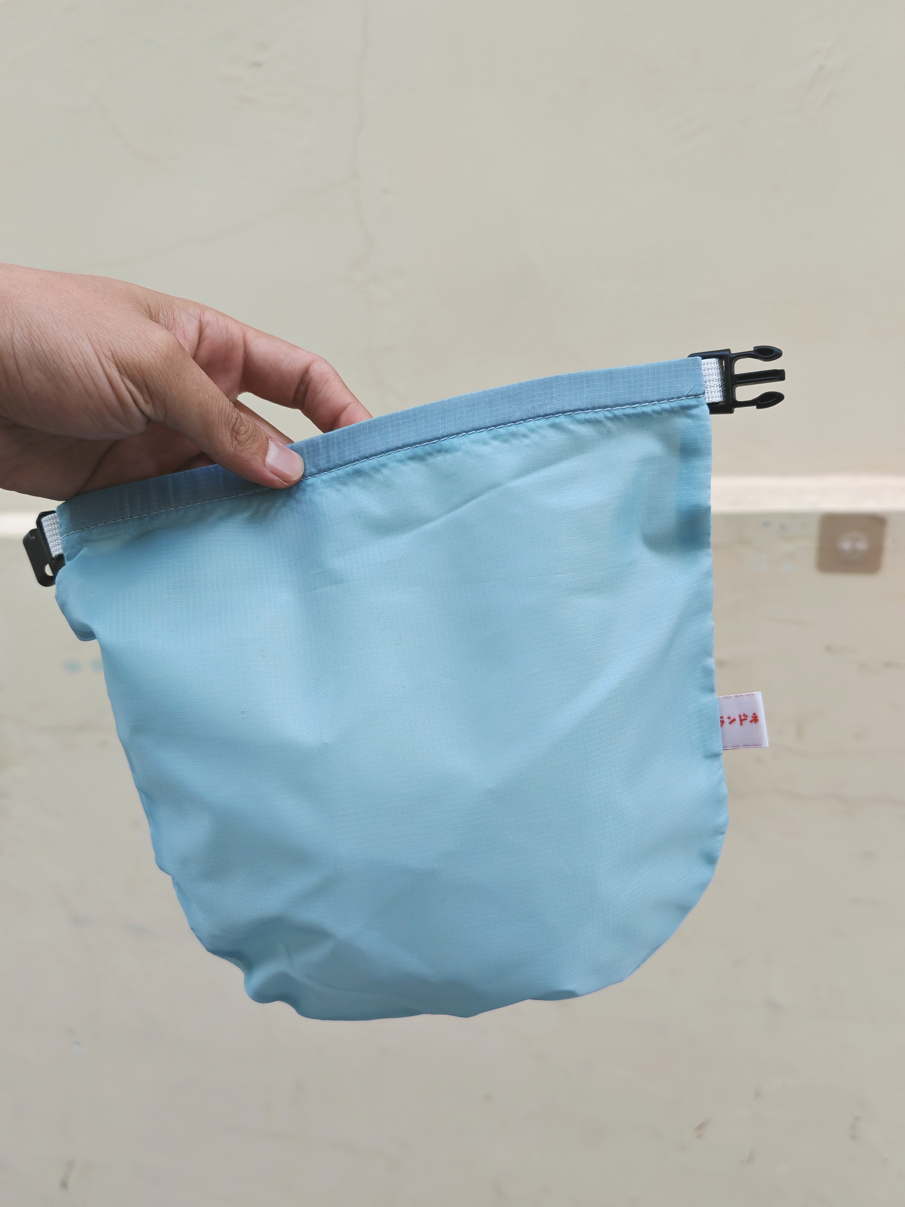 日单户外防水防尘收纳包 大容量折叠扣收纳袋 便携可水洗包包