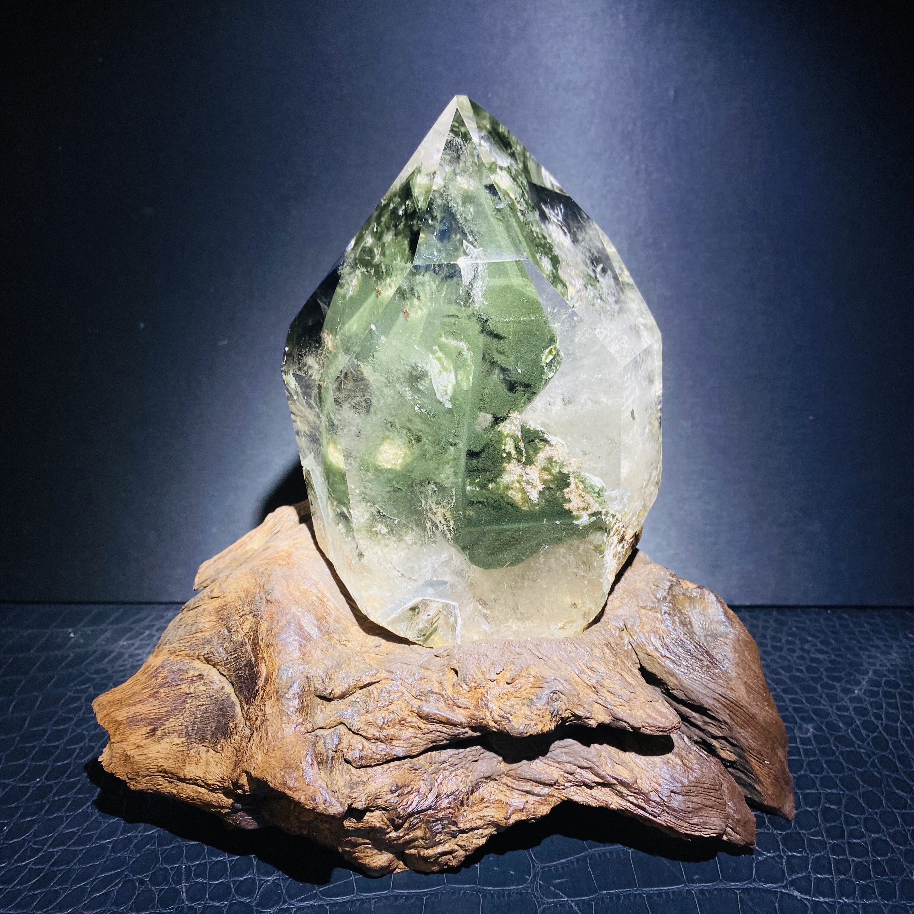 Y81天然绿幽灵能量柱原石随型打磨景石居家办公店铺桌面摆件礼品