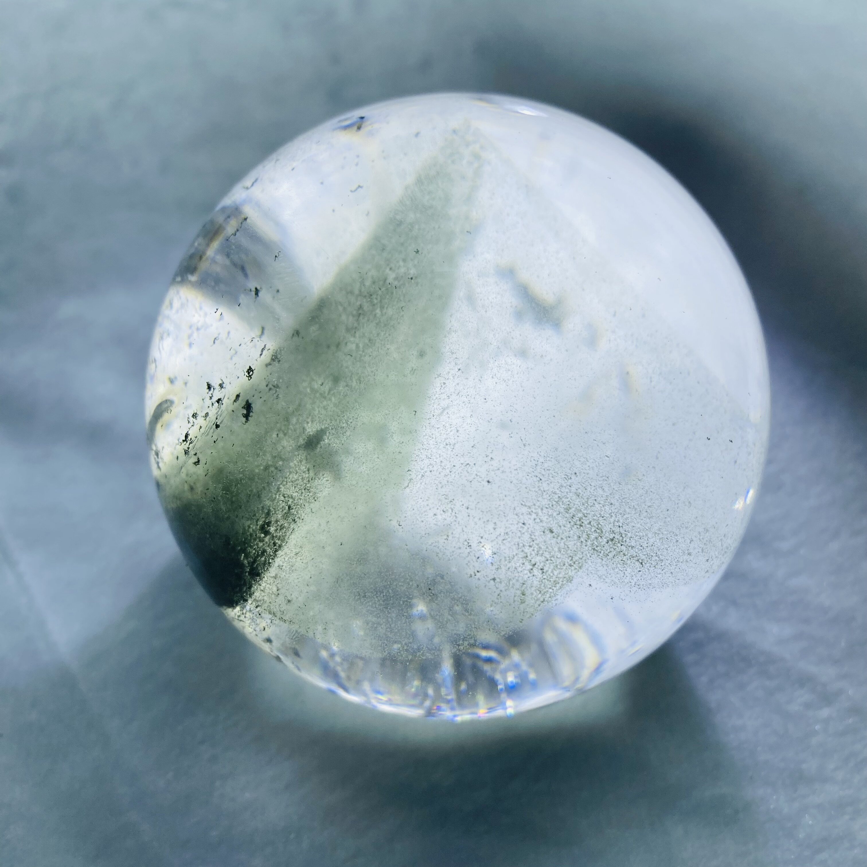 S28天然绿幽灵水晶球金字塔晶体干净通透原石打磨居家办公摆件