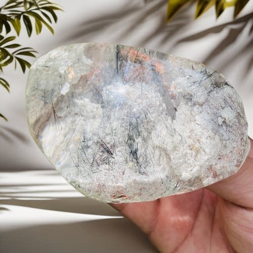 天然白幽灵高透黑发晶随型把玩