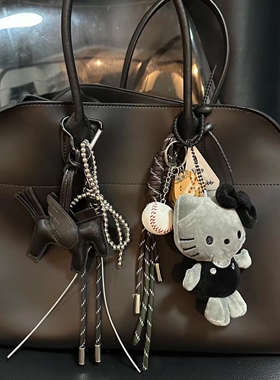 日本代购棒球背心hellokitty猫挂件书包挂饰灰色包包公仔玩偶毛绒