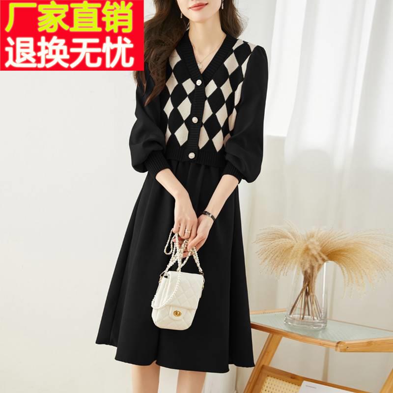 黑白格子连衣裙女2023年春秋新款显瘦针织毛衣V领纽扣减龄中长裙