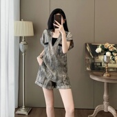 上衣短裤 时尚 休闲两件套潮 新款 遮肉V领假两件短袖 套装 女2025夏季