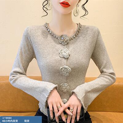 圆领重工钉钻针织打底衫女秋冬季2025新款玫瑰花修身微喇内搭上衣