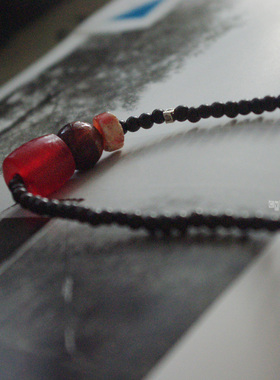 【骑单车的猫】原创设计黑檀串珠长项链红色琉璃文艺女锁骨链复古