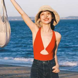 高级感泳衣女2025新款 连体辣妹风性感深V温泉沙滩度假网红比基尼