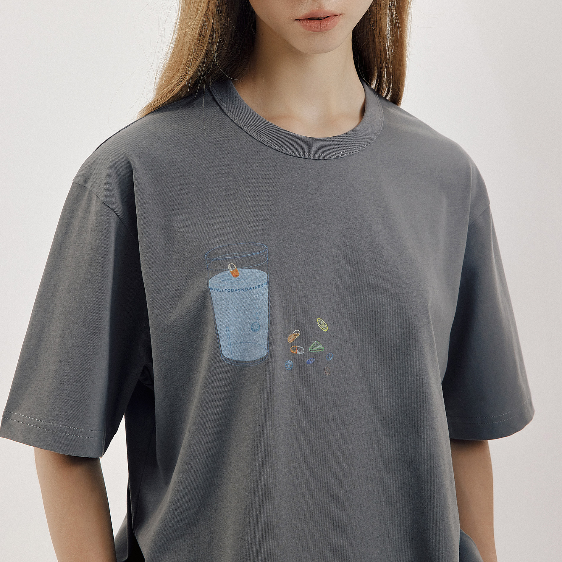 todaynowind 水杯药丸数码印花 宽松圆领T恤纯棉TEE