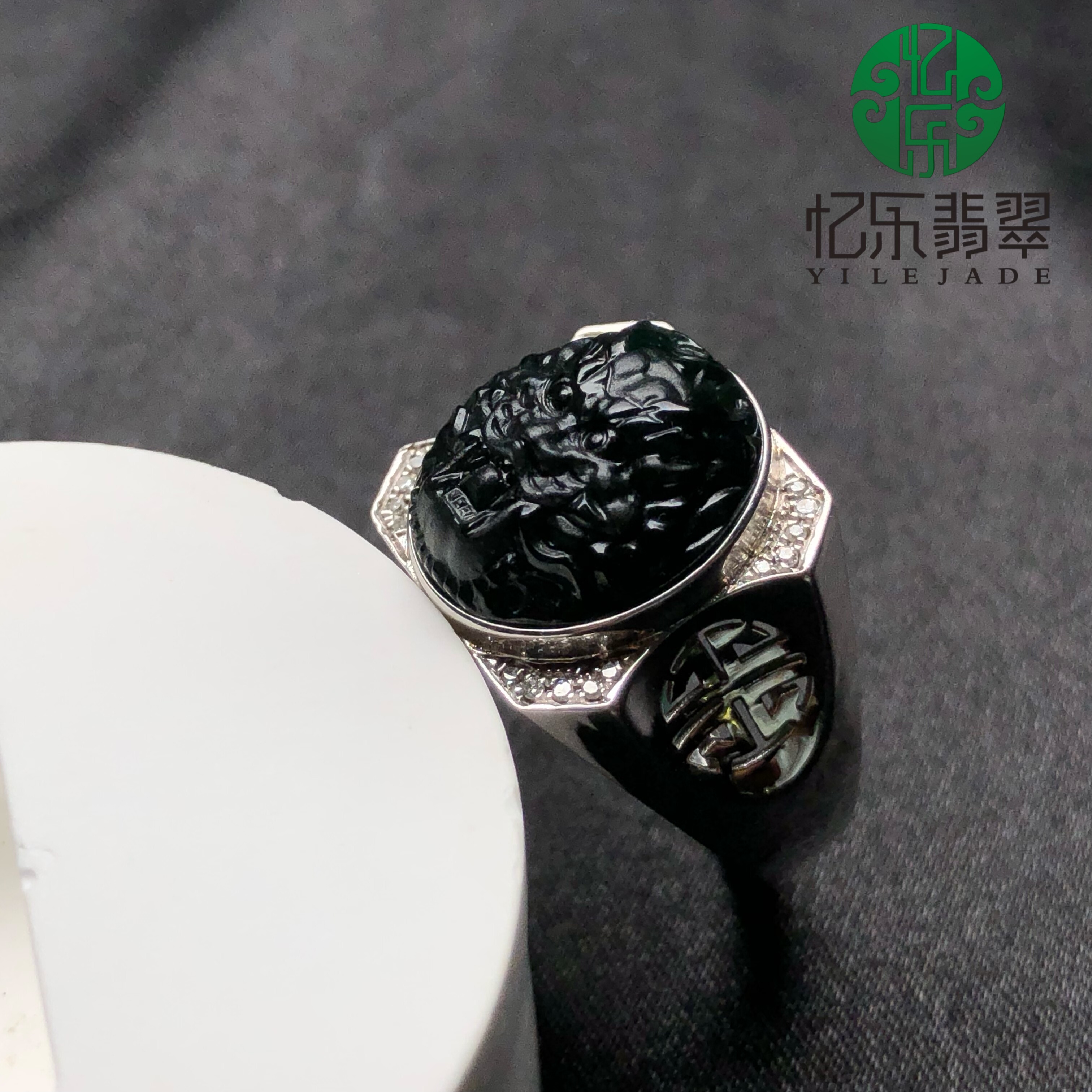 缅甸天然翡翠A货墨翠龙头男戒18k金镶嵌龙头男戒墨翠男戒送礼首选