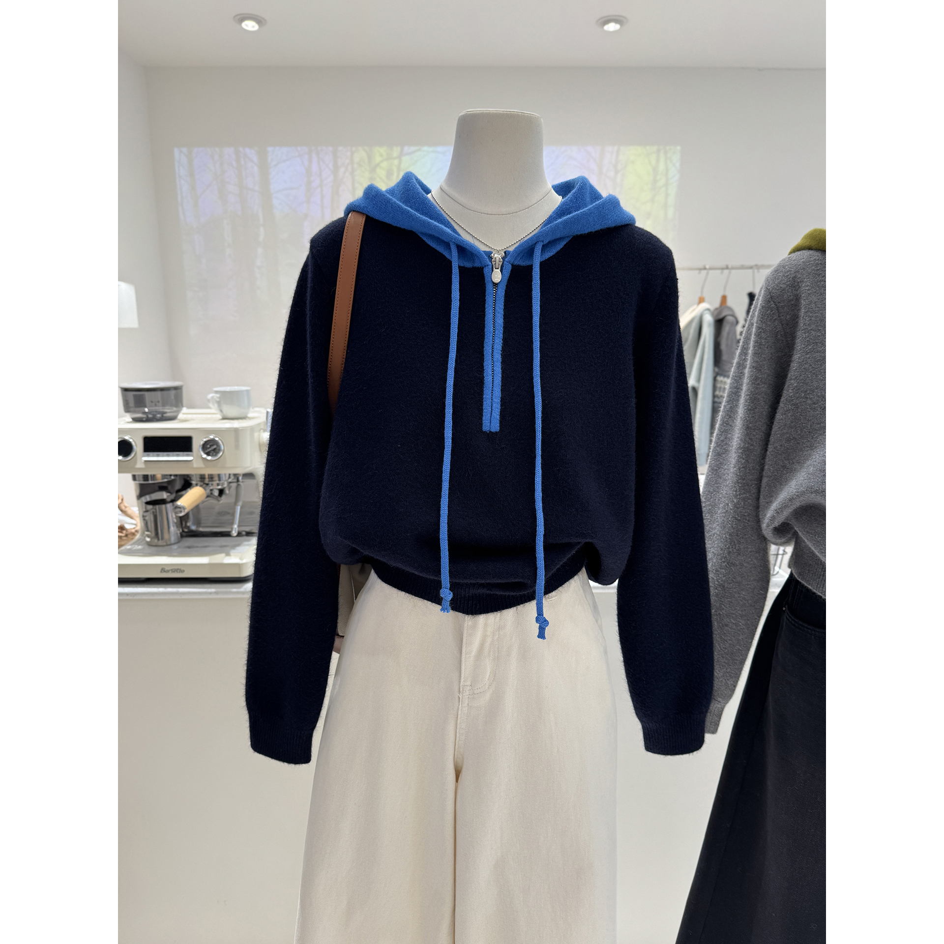 半开拉链拼色韩系软糯连帽毛衣