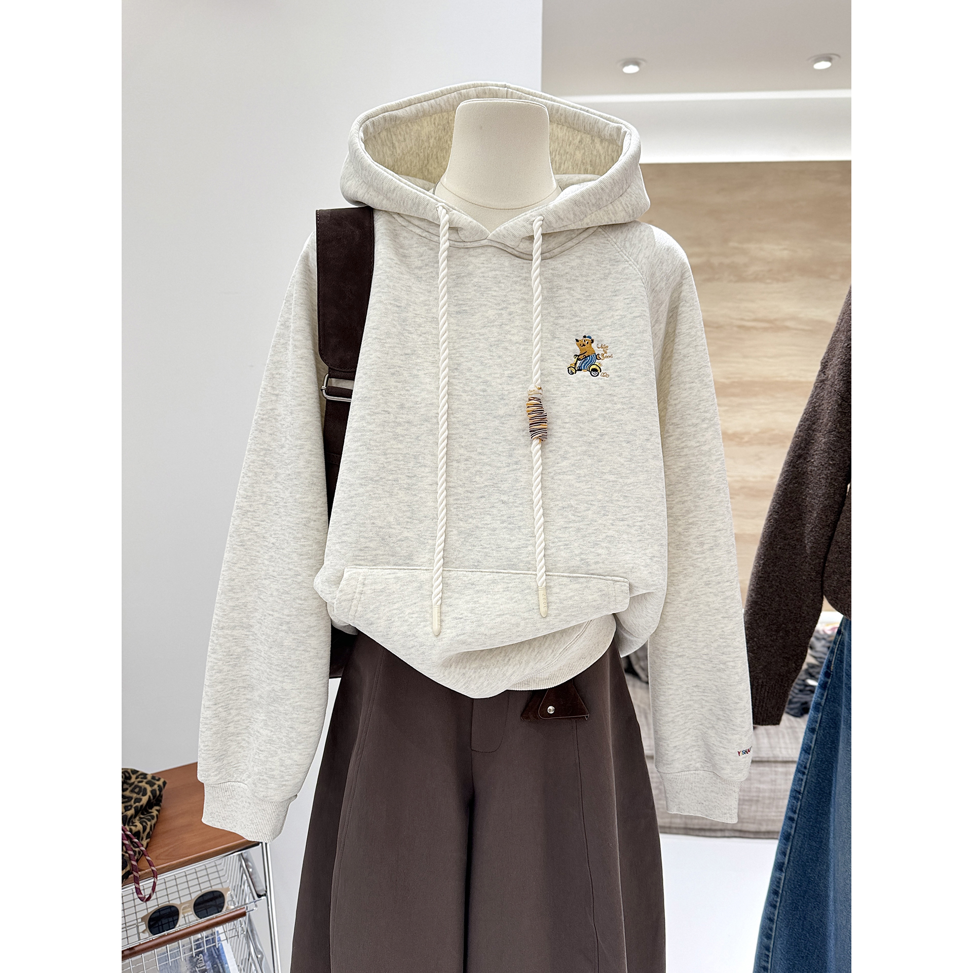 韩系卡通刺绣加绒加厚连帽卫衣