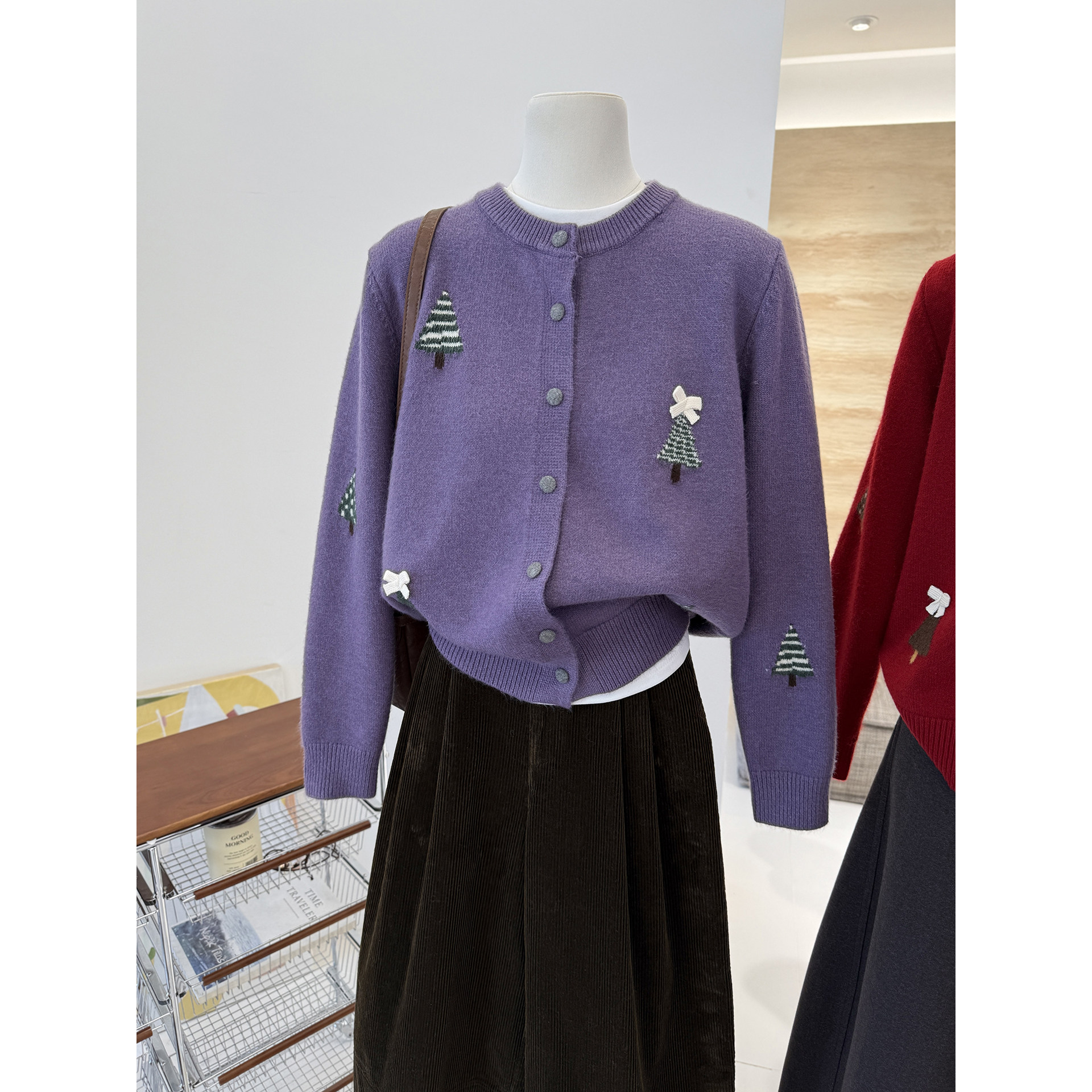 圣诞树刺绣圆领保暖针织开衫女