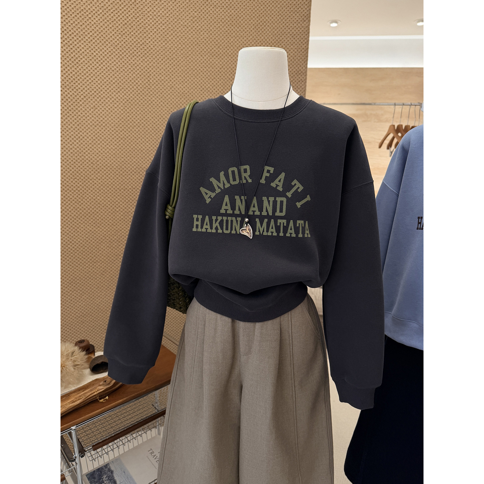 2026冬季新款韩版字母印花加绒卫衣女宽松显瘦百搭长袖上衣通勤风