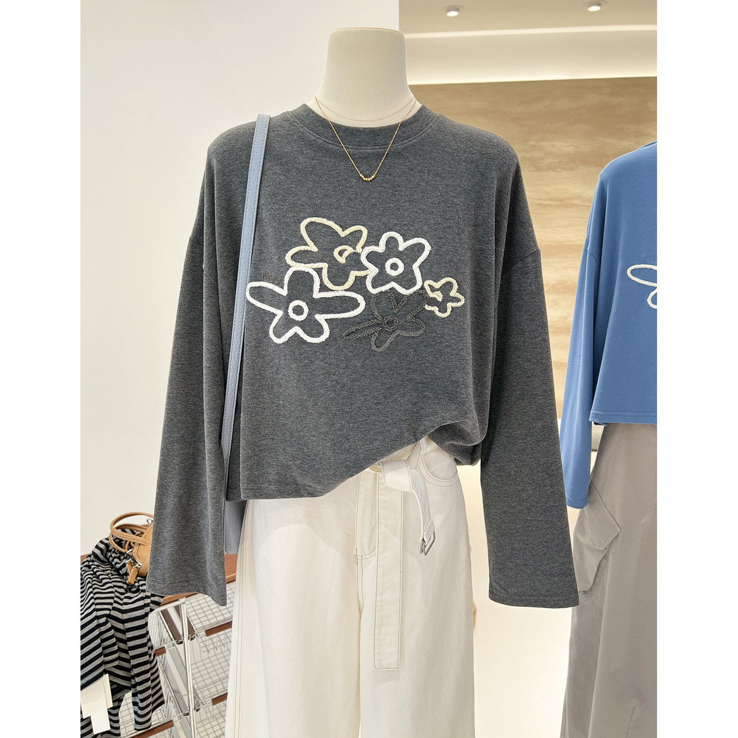 秋款百搭韩系复古小花植绒刺绣短款宽松显瘦圆领灰色长袖T恤衫女,女装/女士精品,T恤,淘宝优惠券,粉丝福利购,淘宝优惠卷