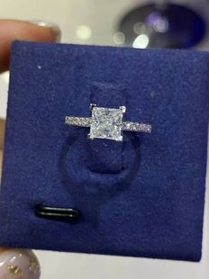 公主方莫桑钻石戒指1克拉18K白金方形婚戒女异形钻定制四爪 正品