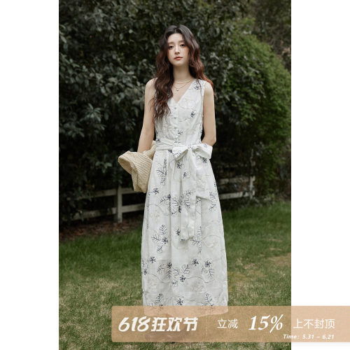 夕蒙2026新款春夏韩系气质裙子小个子收腰绑带白色刺绣无袖连衣裙