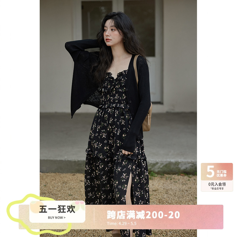 夕蒙2024新款春夏季小个子黑色法式显瘦开叉休闲吊带碎花连衣裙女