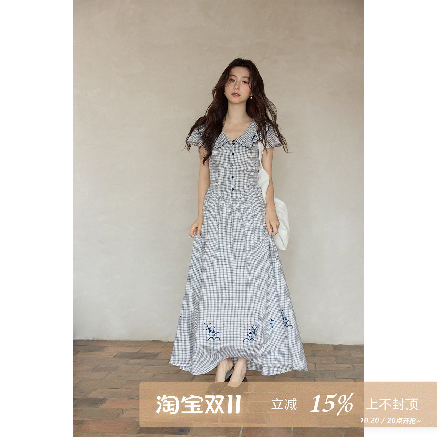 夕蒙夏季新款韩系天丝亚麻裙子通勤绣花长款蓝白格纹娃娃领连衣裙