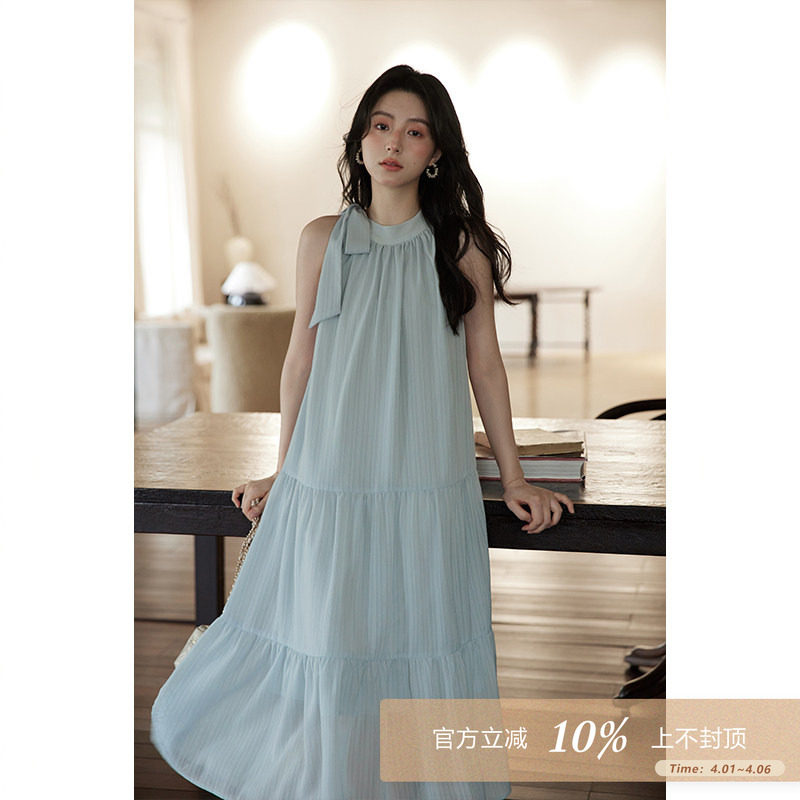 夕蒙2026新款夏小个子蓝色气质无袖挂脖背心连衣裙女度假风长裙